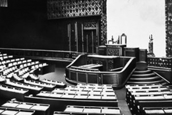 1931年 貴族院(現参議院)議事堂の内装工事