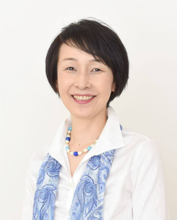 快眠セラピスト・睡眠環境プランナーの三橋美穂氏のプロフィール写真。快眠のアドバイスを行う専門家。
