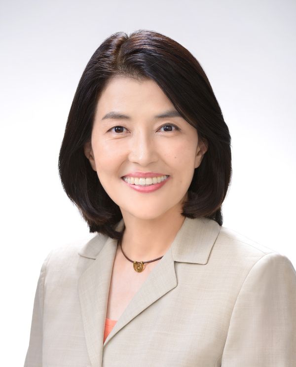 公認心理師・臨床心理士の桃谷裕子氏のプロフィール写真。神奈川大学 教職員カウンセラーも務める専門家。